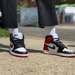 WMNS AJ1 RETRO HIGH SATIN BLACK TOE